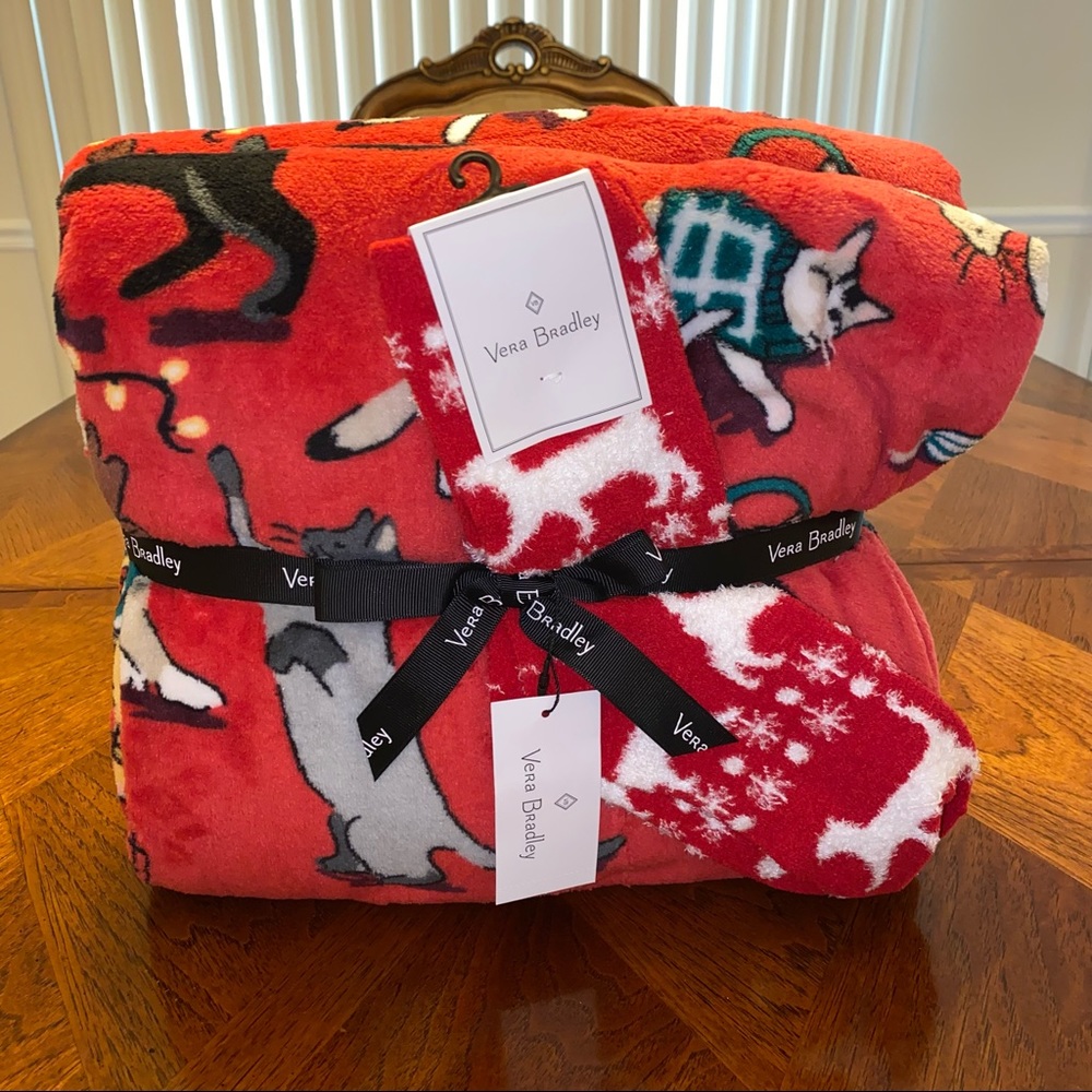 NWT Vera Bradley Wearable Blanket & Cozy Sock Bundle Holiday Cats